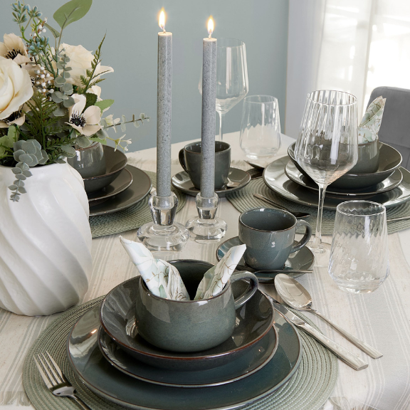 grün graues Geschirr