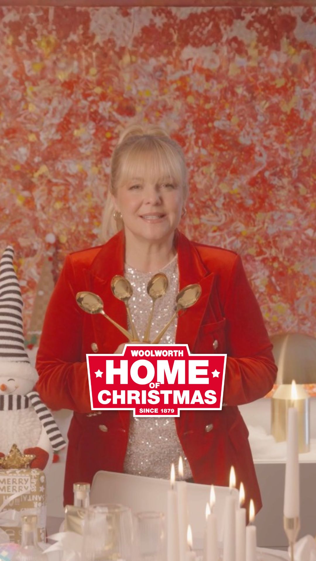 ✨🍽️ Golden glamour at your table! 🍽️✨ Unser elegantes goldenes Besteck im praktischen 4er-Pack…