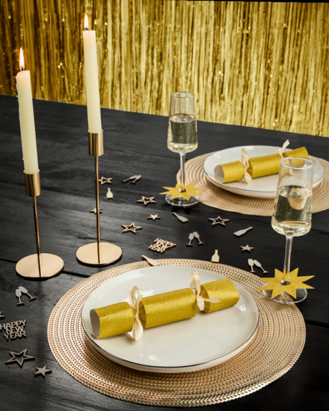 ✨🥂 Feier-Look für deinen Tisch! 🖤✨ Mit festlichen Gläsern, goldenen Tisch-Accessoires und kleinen&hellip;