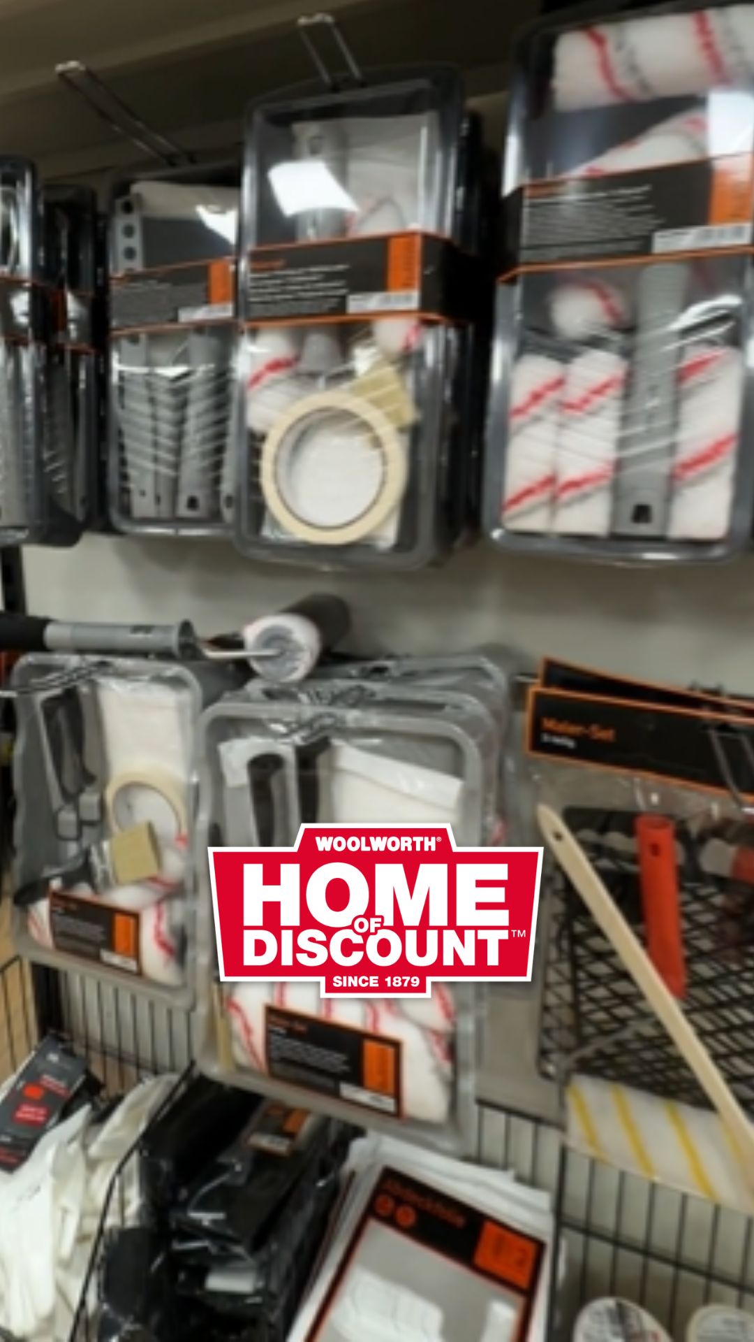 🎨🖌️ Alles für dein nächstes Malerprojekt! 🖌️🎨 Ob Farbrolle, Pinsel oder Abdeckfolie – bei uns…