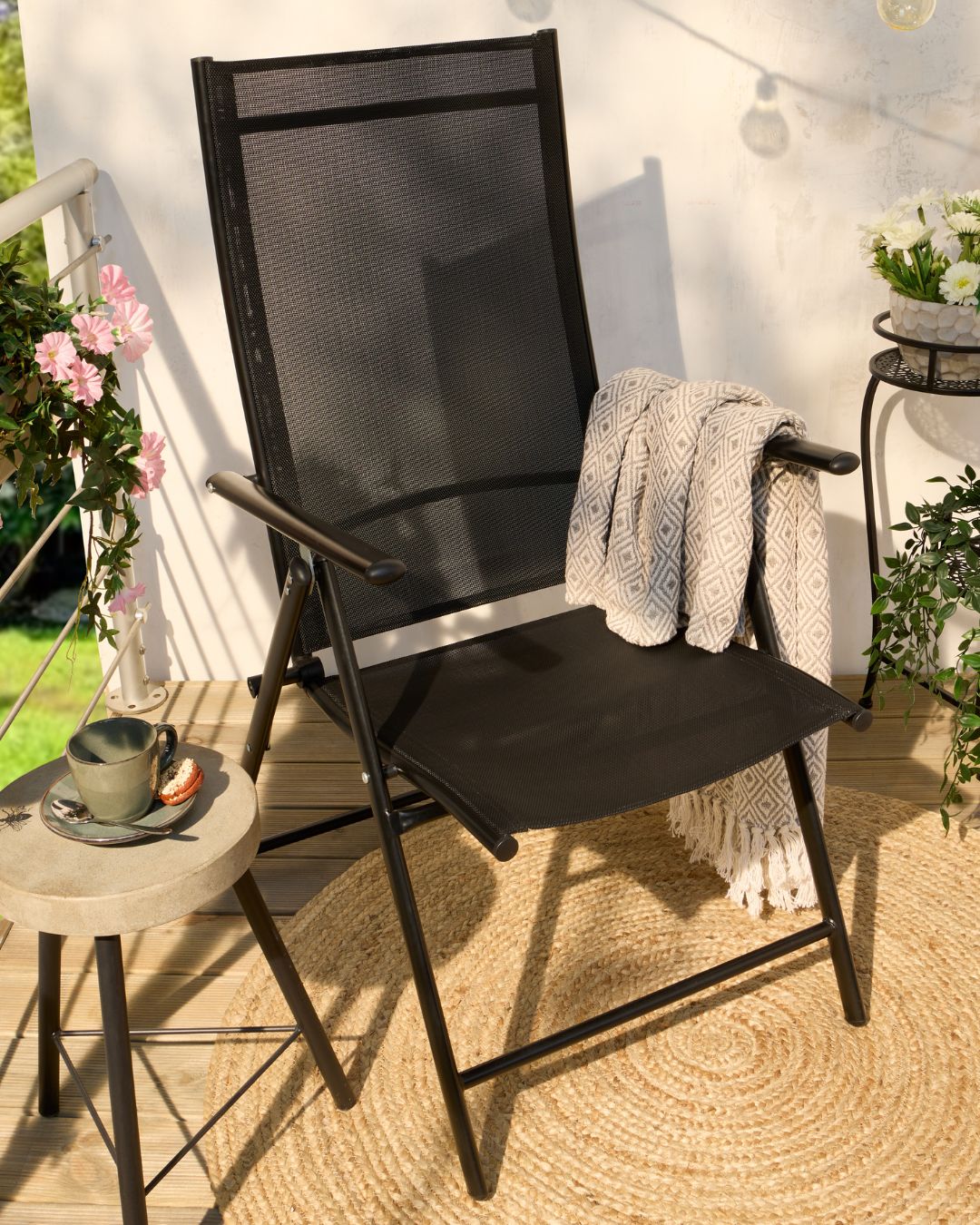 🪑☀️ Entspannt durch den Sommer! ☀️🪑 Ob auf dem Balkon, der Terrasse oder im Garten – dieser…